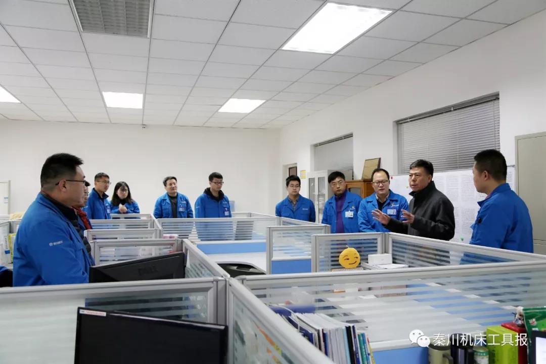 嚴鑒鉑董事長現(xiàn)場辦公：讓員工有事干 能干事 干成事